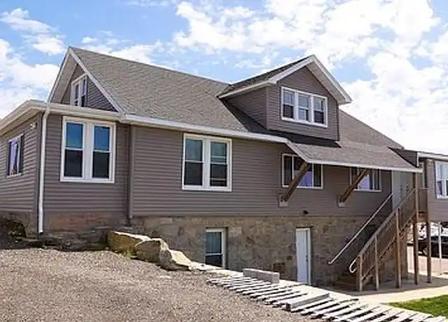 Property at 37 Hamilton Ave, Groton, CT, 06340, 2 beds, 1 bath, [object Object]