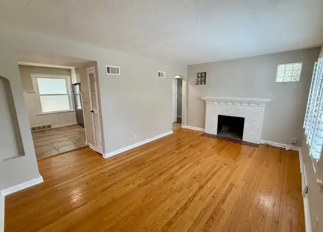 Property at 541 W Rose Hill Ave, Saint Louis, MO, 63122, 2 beds, 1 bath, [object Object]