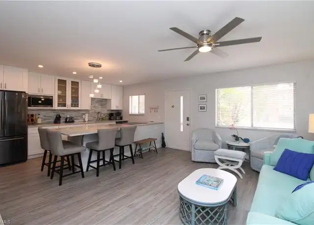 Property at 1100 Gulf Shore Blvd N #209, Naples, FL, 34102, 2 beds, 2 baths, [object Object]