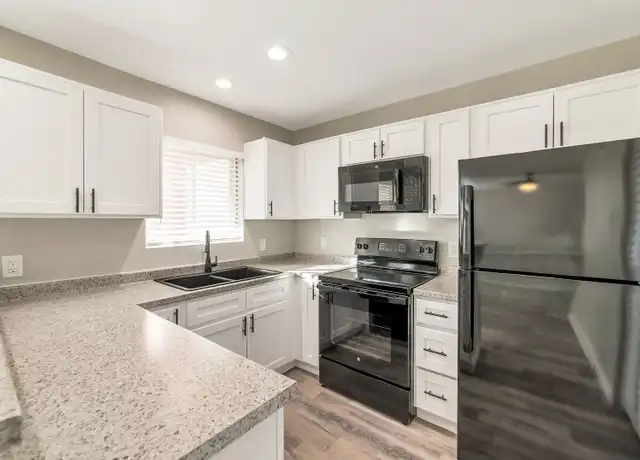 Property at ** 1/2 OFF 1st Full Month's Rent, tour & Apply within 48 Hours Newly Renovated 2 Bed/ 2 Bath In-Suit - 2725 E Beck Ln, Phoenix, AZ, 85032, 2 beds, 2 baths, [object Object]