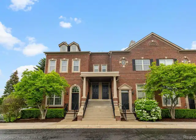 Property at 29426 Glen Oaks Blvd W, Farmington Hills, MI, 48334, 2 beds, 2 baths, [object Object]