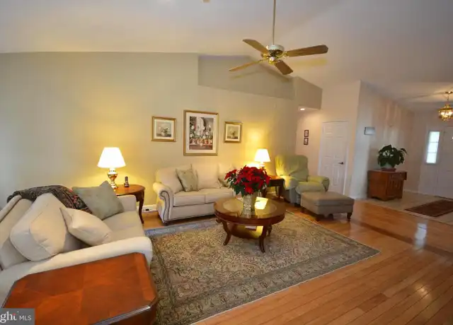 Property at 955 Mastline Dr, Annapolis, MD, 21401, 3 beds, 2 baths, [object Object]