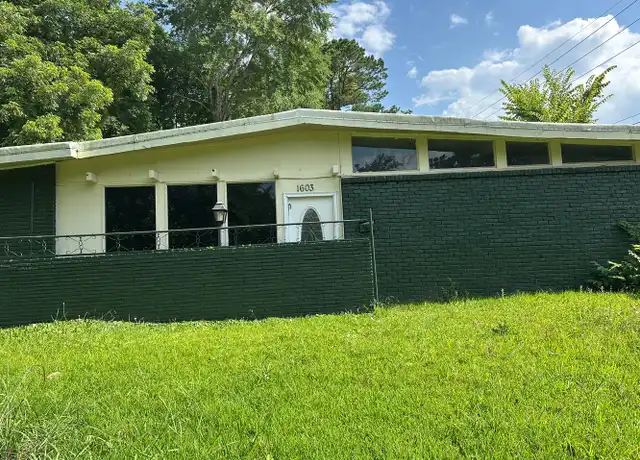 Property at 1603 Winchester St, Jackson, MS, 39211, 4 beds, 2 baths, [object Object]