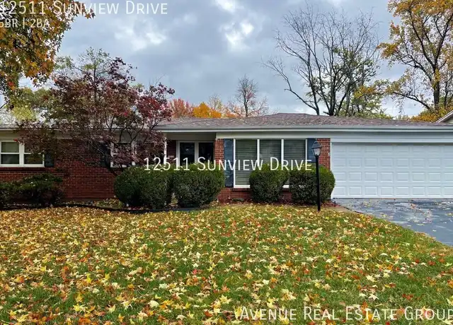 Property at 12511 Sunview Dr, Saint Louis, MO, 63146, 5 beds, 2 baths, [object Object]