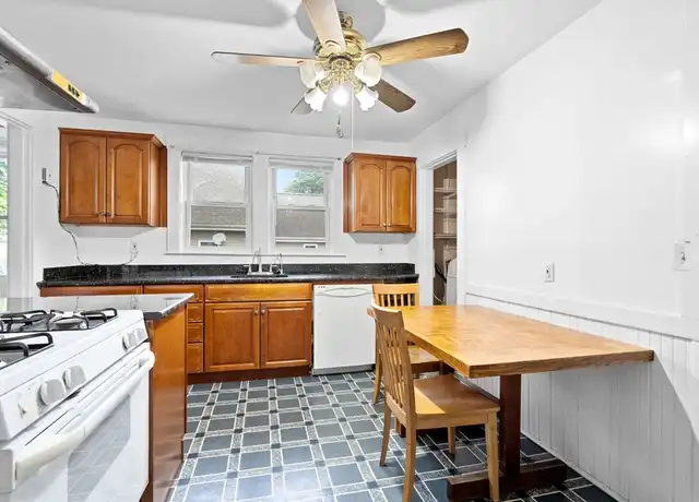 Property at 30 S Central Ave Unit 30, Quincy, MA, 02170, 3 beds, 1 bath, [object Object]