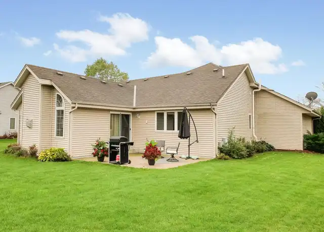 Property at W174N10148 Tanglewood Dr, Germantown, WI, 53022, 4 beds, 2.5 baths, [object Object]