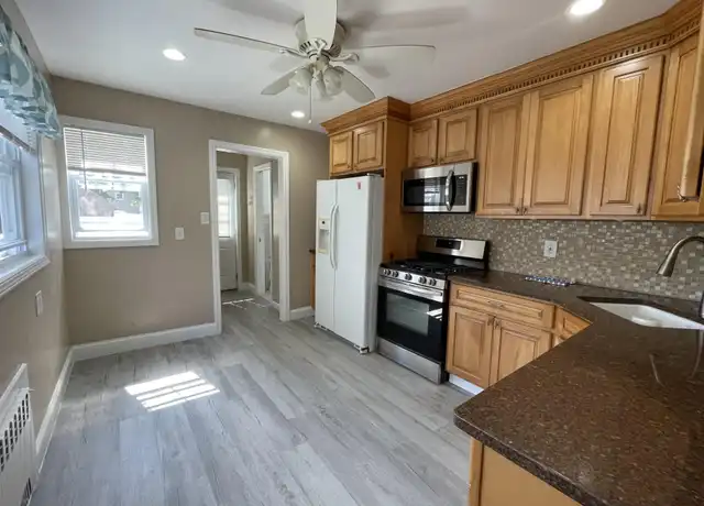 Property at 6 Vincent Pl Unit 1, Lynbrook, NY, 11563, 2 beds, 1 bath, [object Object]