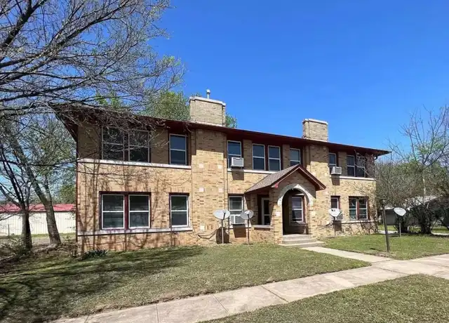 Property at 216 W Oak Ave, Seminole, OK, 74868, 1 bed, 1 bath, [object Object]