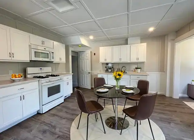 Property at 37 N Spooner St Unit 1, Plymouth, MA, 02360, 2 beds, 1 bath, [object Object]