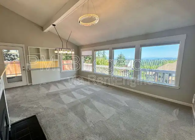 Property at 11731 SW 41st Ave Unit A, Portland, OR, 97219, 3 beds, 1 bath, [object Object]