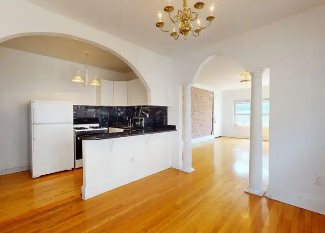 Property at 12467 Cedar Rd Unit Fairmount 5A, Cleveland Heights, OH, 44106, 1 bed, 1 bath, [object Object]