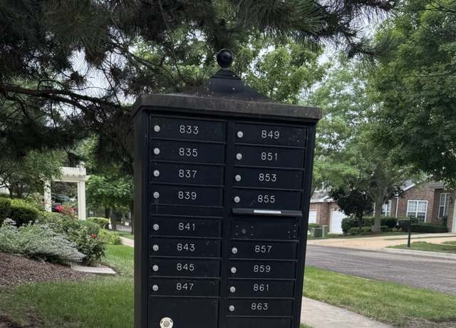 Photo of 833 Pheasant Trl #833, St. Charles, IL 60174