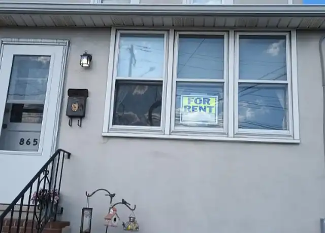 Property at 865 W Lancaster Ave, Wayne, PA, 19087, 3 beds, 1 bath, [object Object]