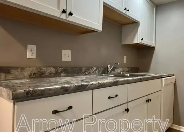Property at 2110 J St Unit 4, Lincoln, NE, 68510, 1 bed, 1 bath, [object Object]