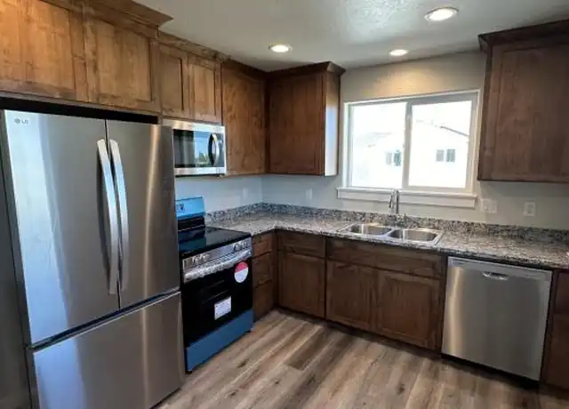 Property at 1155 Annalise St, Central Point, OR, 97502, 1 bed, 1 bath, [object Object]