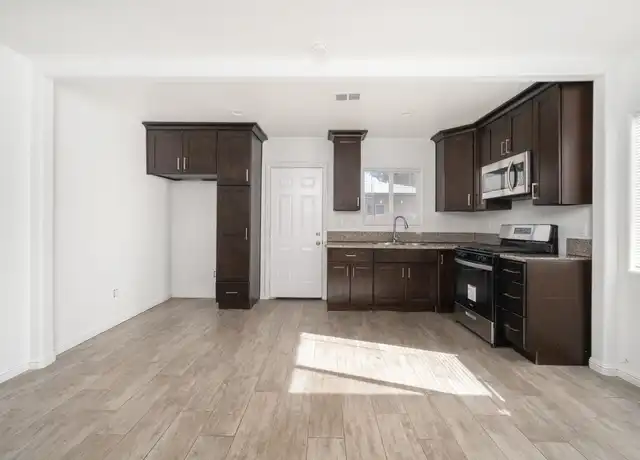 Property at 313 E St, Bakersfield, CA, 93304, 2 beds, 1 bath, [object Object]
