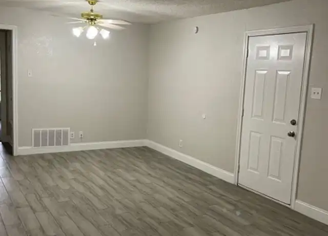 Property at 120 N 26th St Unit B, Gatesville, TX, 76528, 3 beds, 1 bath, [object Object]