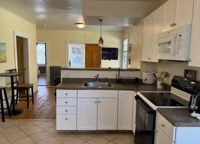Property at 9 Ann St #2, Newport, RI, 02840, 5 beds, 2 baths, [object Object]