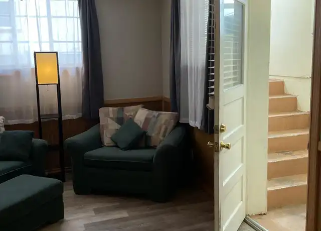 Property at 2 E Pine St Unit Lower, Rawlins, WY, 82301, 2 beds, 1 bath, [object Object]