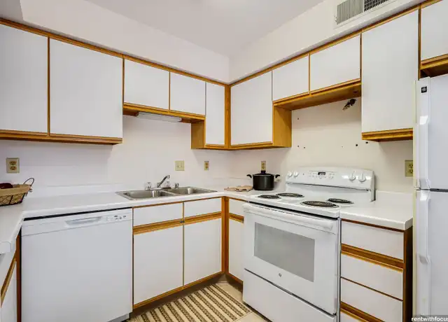 Property at 3121 Forest Run Ct Unit 3211, Madison, WI, 53704, 3 beds, 2 baths, [object Object]