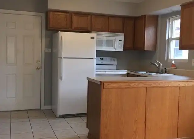 Property at 10552 S Walden Pkwy Unit GW, Chicago, IL, 60643, 1 bed, 1 bath, [object Object]