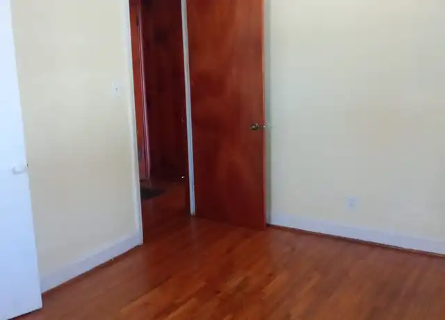 Property at 3128 Creighton Dr, Charlotte, NC, 28205, 2 beds, 1 bath, [object Object]