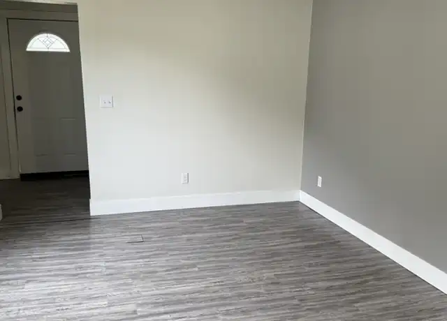 Property at 702 9th St SW Unit 2, Cedar Rapids, IA, 52404, 2 beds, 1 bath, [object Object]