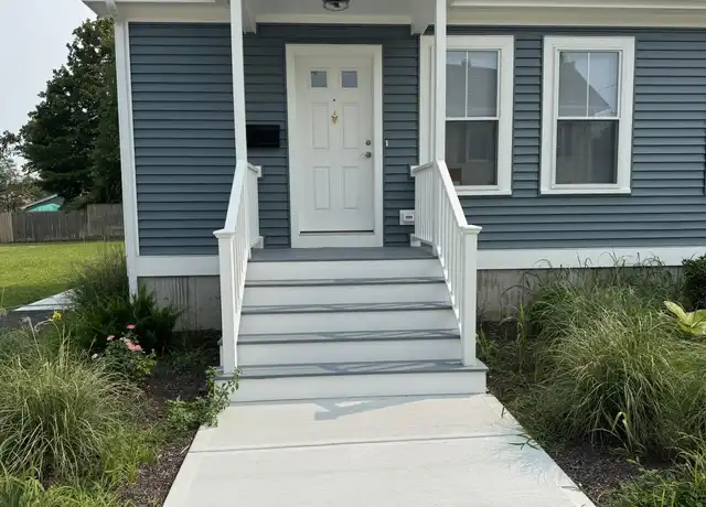 Property at 33 Hoppin Ave, Riverside, RI, 02915, 1 bed, 1 bath, [object Object]