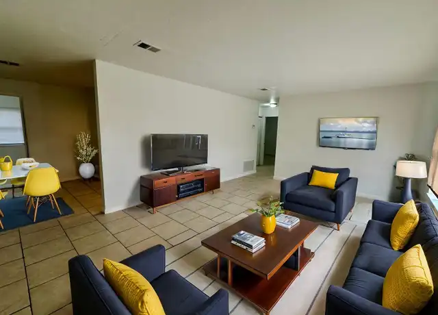 Property at 1317 Cambridge Dr, Leesburg, FL, 34748, 3 beds, 2 baths, [object Object]