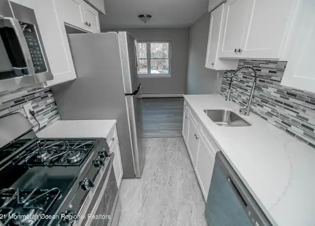 Property at 30 Windsor Ter Unit G, Freehold, NJ, 07728, 1 bed, 1 bath, [object Object]