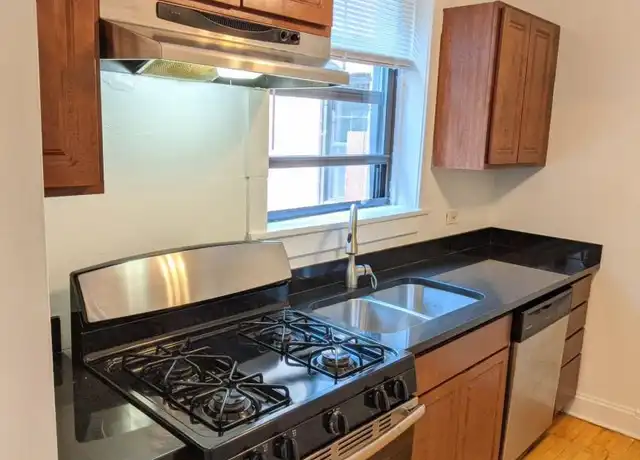 Property at 800 Sherman Ave, Evanston, IL, 60202, 2 beds, 1 bath, [object Object]