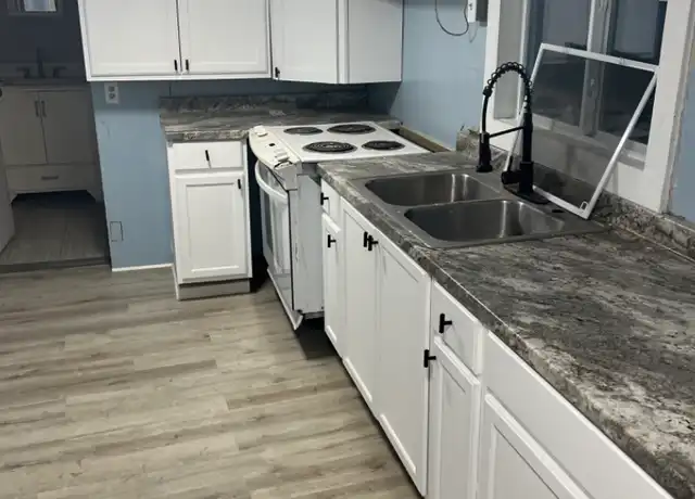 Property at 2515 W Mallory St, Pensacola, FL, 32505, 2 beds, 1 bath, [object Object]