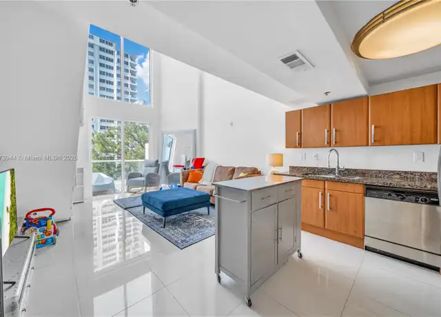 Property at 6362 Collins Ave #506, Miami Beach, FL, 33141, 1 bed, 1.5 baths, [object Object]