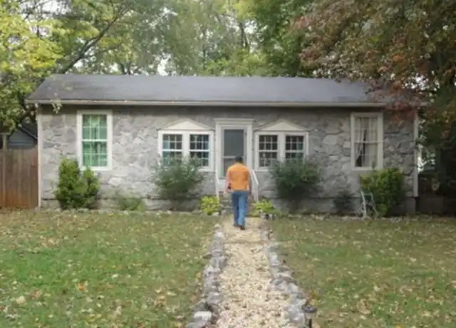 Property at 1009 Nutwood St, Bowling Green, KY, 42103, 2 beds, 1 bath, [object Object]