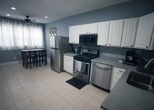 Property at 3927 N Whipple St Unit 2F, Chicago, IL, 60618, 3 beds, 1 bath, [object Object]