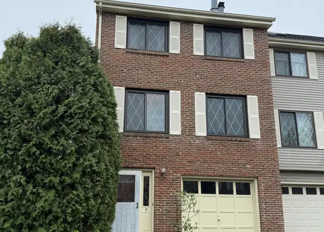 Property at 7 Rollins Ct, Merrimack, NH, 03054, 2 beds, 1.5 baths, [object Object]