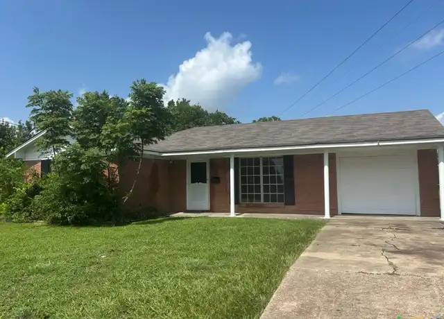 Property at 1101 N Ben Wilson St, Victoria, TX, 77901, 2 beds, 1 bath, [object Object]