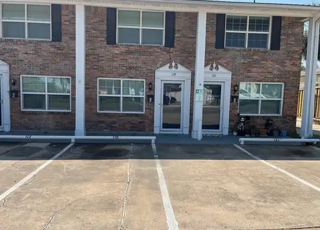 Property at 119 W Doyle St, Granbury, TX, 76048, 2 beds, 1 bath, [object Object]