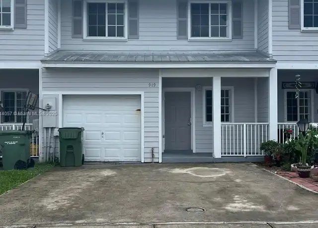 Property at 919 SE 16th Ct, Homestead, FL, 33034, 3 beds, 2.5 baths, [object Object]
