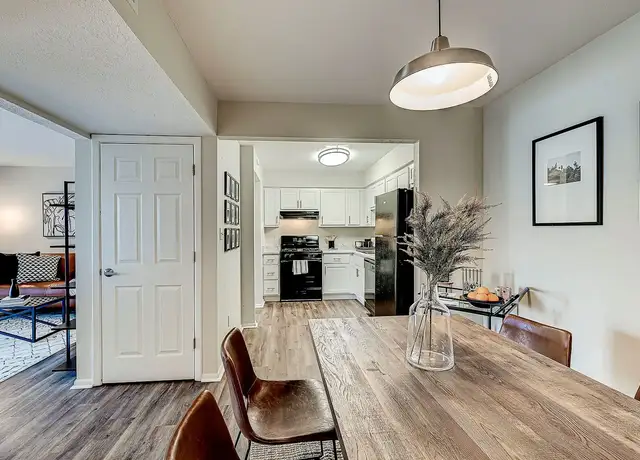 Photo of 8055 Crossing Dr, Indianapolis, IN 46227