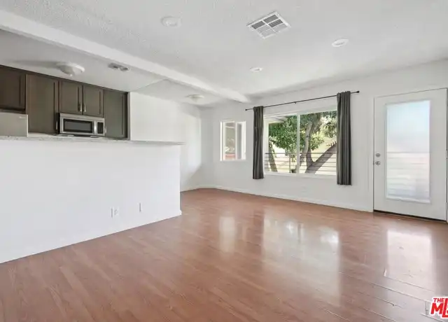 Property at 6612 De Longpre Ave Unit 4, Los Angeles, CA, 90028, 2 beds, 1 bath, [object Object]