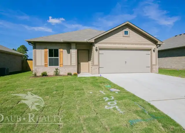 Property at 1144 Mission Creek Dr, Longview, TX, 75601, 4 beds, 2 baths, [object Object]
