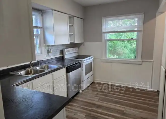 Property at 2357 Suncrest Dr, Cuyahoga Falls, OH, 44221, 4 beds, 1 bath, [object Object]