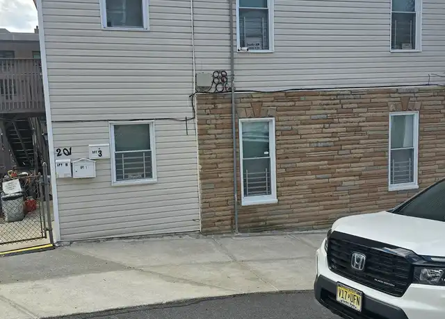 Property at 201 Oak St Unit 3, Yonkers, NY, 10701, 3 beds, 2 baths, [object Object]
