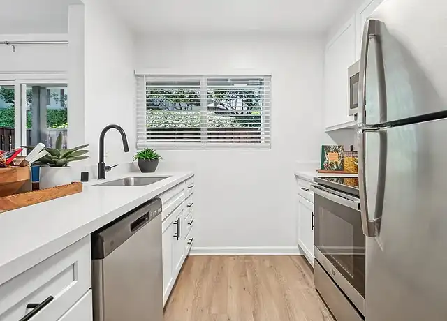 Property at Arrive Rolling Oaks - 300 Rolling Oaks Dr, Thousand Oaks, CA, 91361, 1-2 bed, 1-2 bath, [object Object]