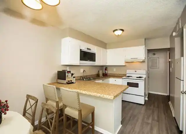 Property at Thirty-One 32 Cypress - 3132 Carousel Ct, Hoover, AL, 35216, 2 beds, 1.5 baths, [object Object]