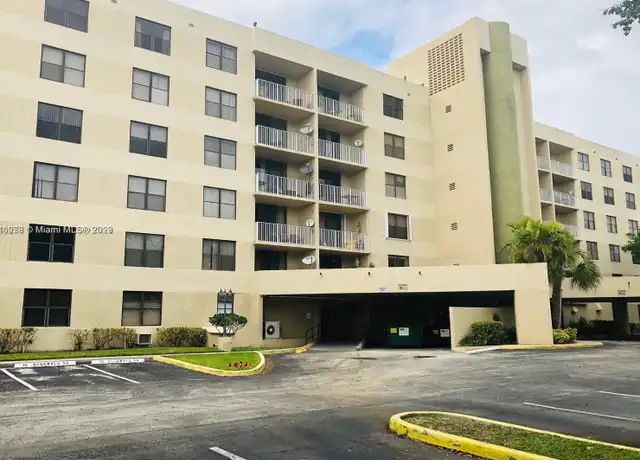 Property at 901 Hillcrest Dr, Hollywood, FL, 33021, 2 beds, 2 baths, [object Object]
