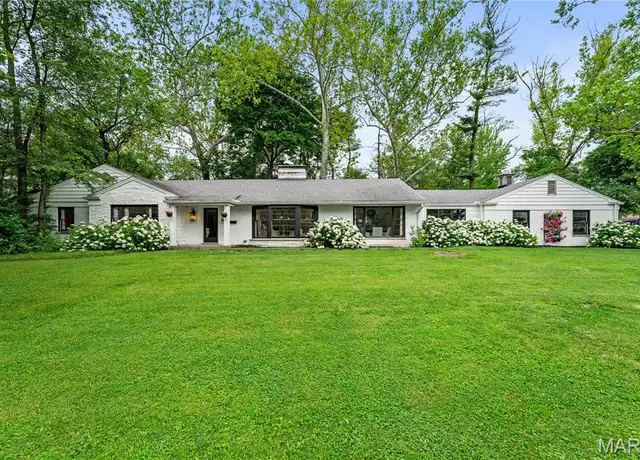 Property at 1 E Sherwood Dr, Saint Louis, MO, 63114, 3 beds, 2.5 baths, [object Object]
