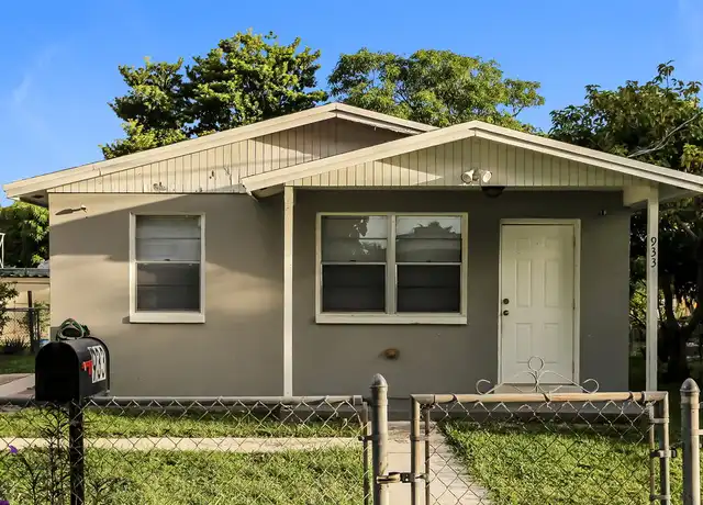 Property at 933 Camellia Rd, West Palm Beach, FL, 33405, 3 beds, 1 bath, [object Object]
