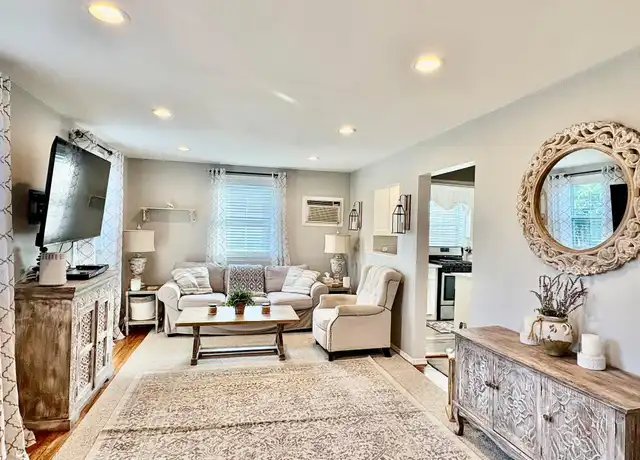 Property at 260-8 74th Ave Unit 2, Glen Oaks, NY, 11004, 1 bed, 1 bath, [object Object]